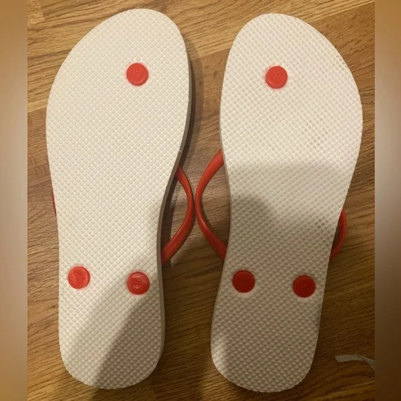 new old navy flip flops - Picture 2 of 3